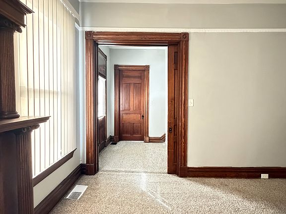 Bedroom / Foyer