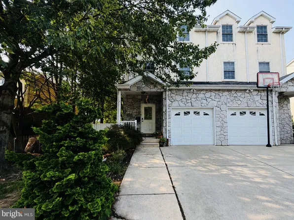 492 Harmon Rd, Philadelphia, PA 19128