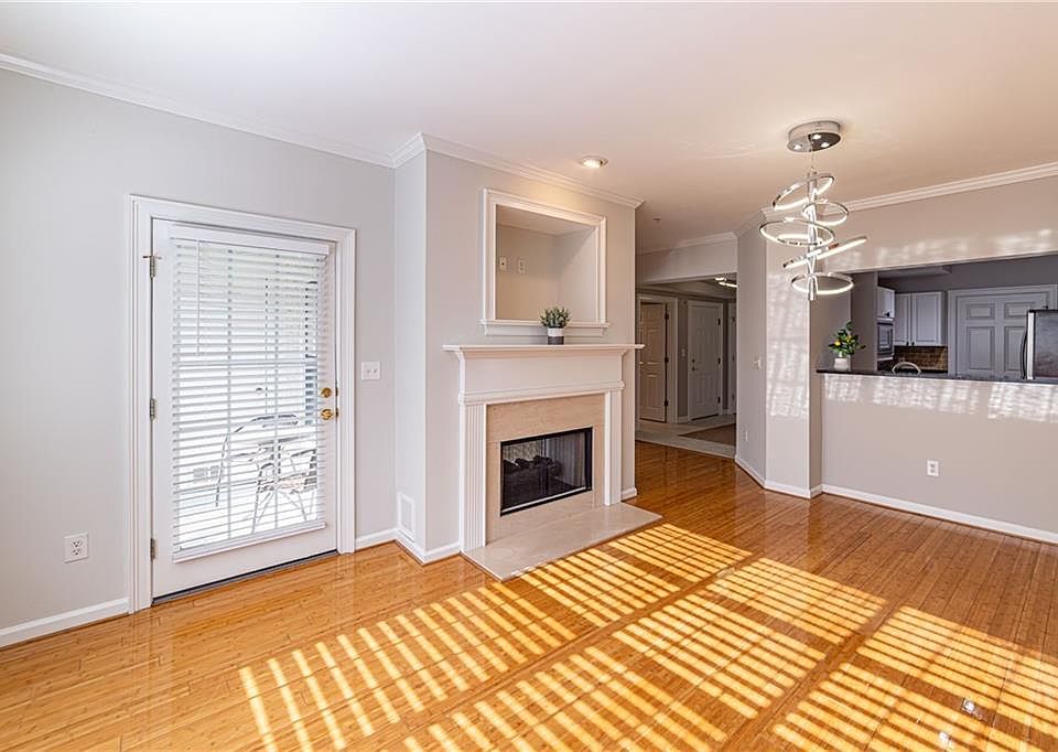 1st image of 3275 Lenox Rd NE #214