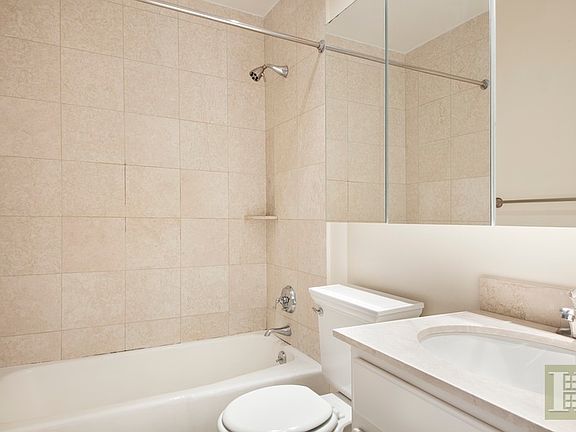 5th image of 30 W 63rd St APT 17M