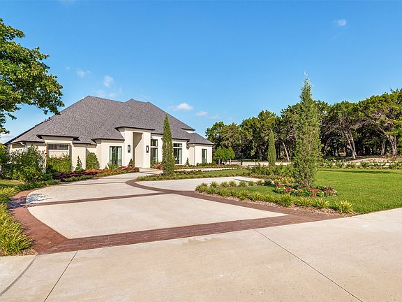 3rd image of 819 Bluff Ridge Dr