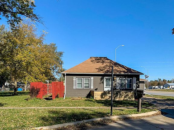 2nd image of 220 W 2nd St