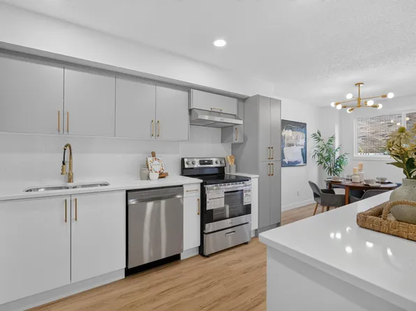 3320 130a Ave NW, Edmonton, AB T5A 3K3