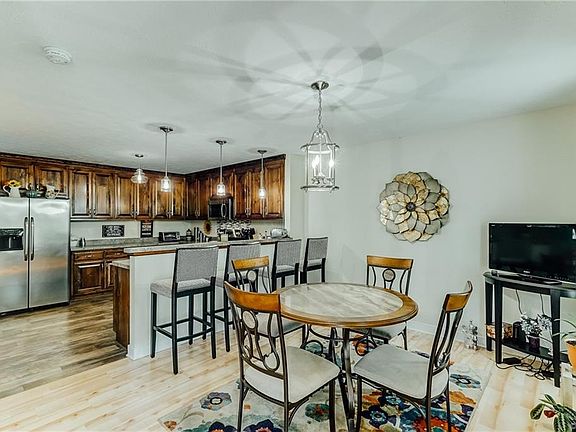 5th image of 923 Moncuin Ct