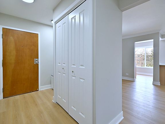 4th image of 945 E Kenilworth Ave Unit 312