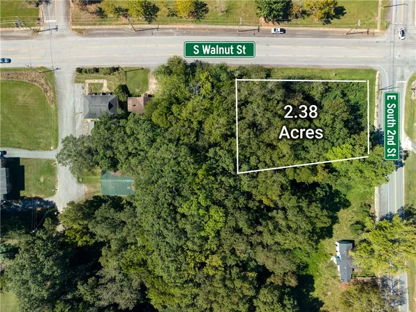 203 S Walnut St, Seneca, SC 29678