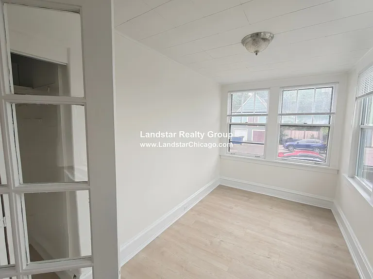 1233 Chicago Ave #11 — Photo 4
