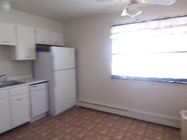 2 bed, 1.5 bath, 1300 sqft, $1,950 — Photo 2