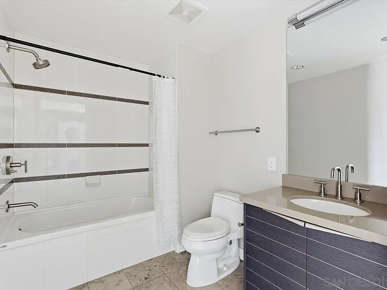 1325 Pacific Hwy #805 — Photo 35