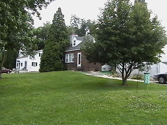 Brick House Top Floor Apt 1 bed 1 bath