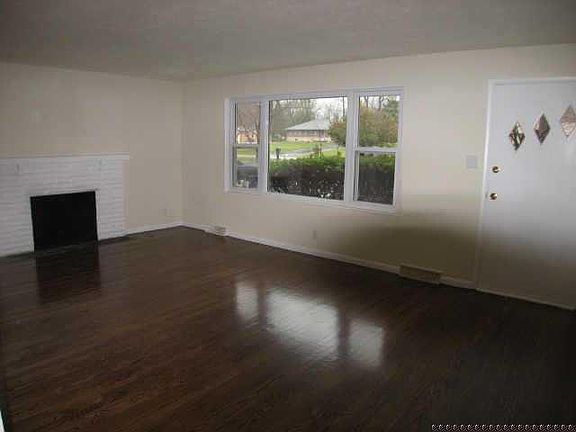 2nd image of 5320 E Glencairn Ln