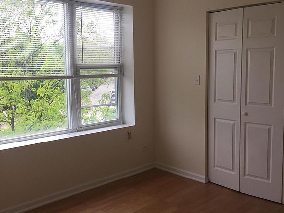 5th image of 3400 W Barry Ave #3B