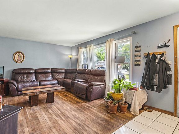 5th image of 219 Walter Ct