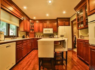 4012 S Thunderbird Trl, Sioux Falls, SD 57103