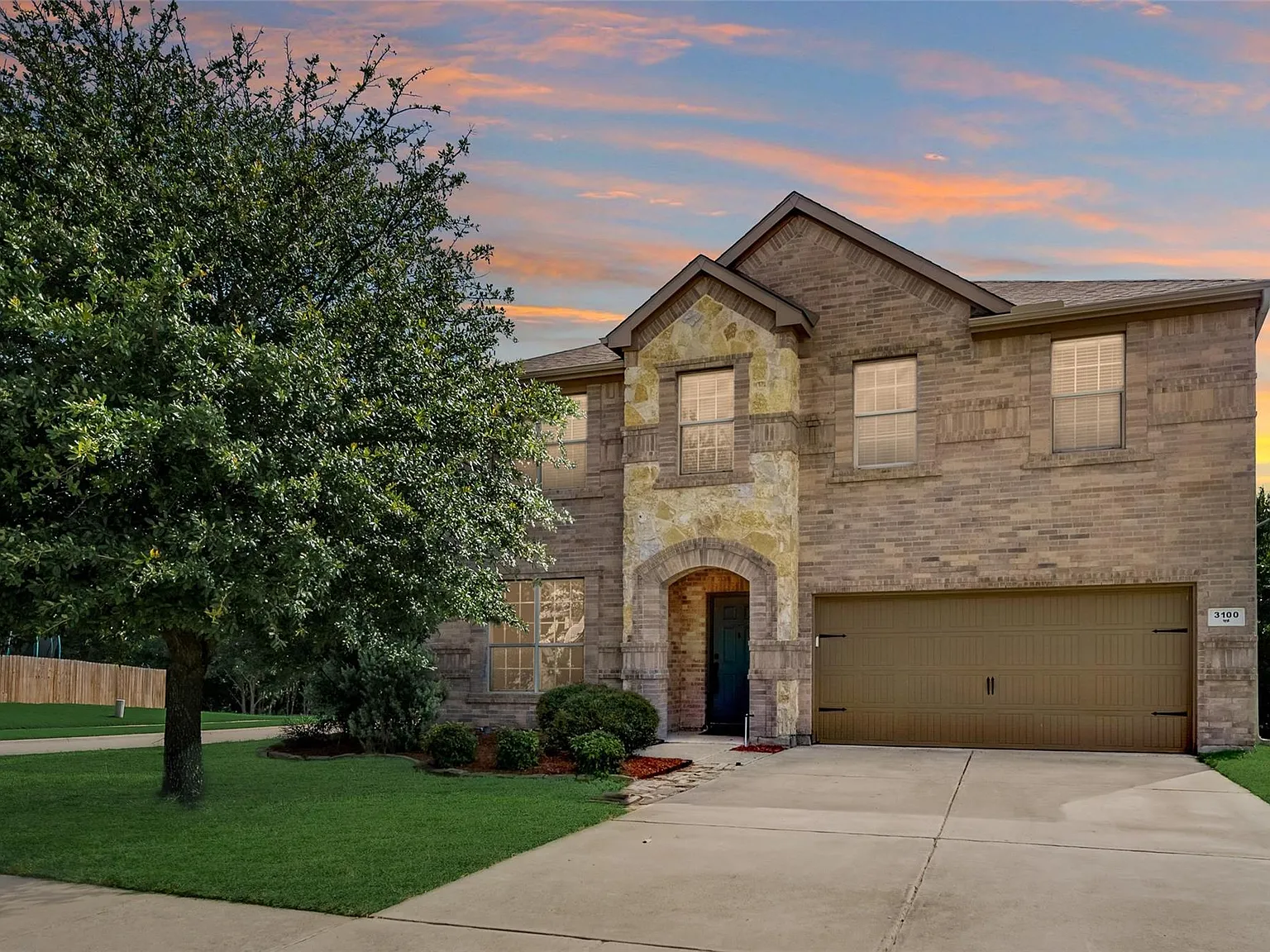 4 bed, 2.5 bath, 2473 sqft, $2,550 — Photo 1