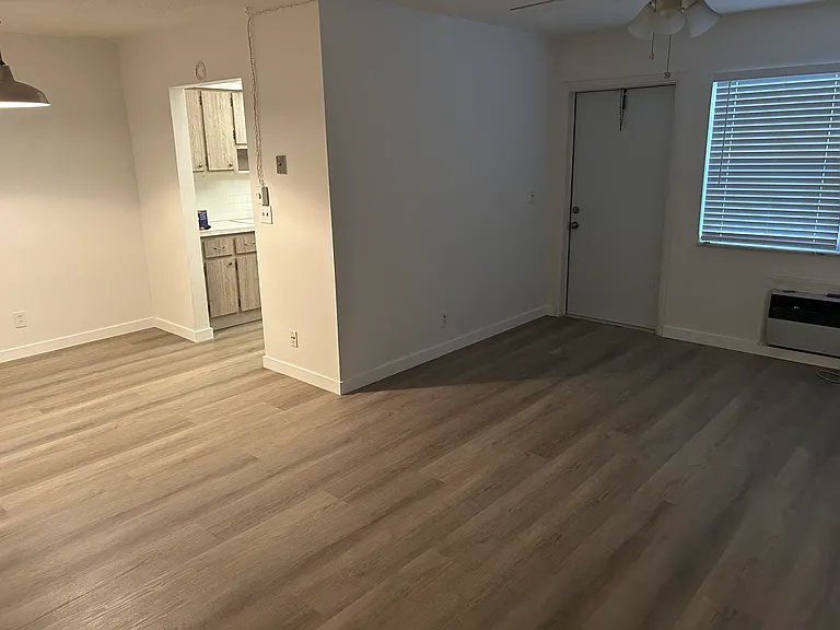 419 S Crescent Dr #12 — Photo 4