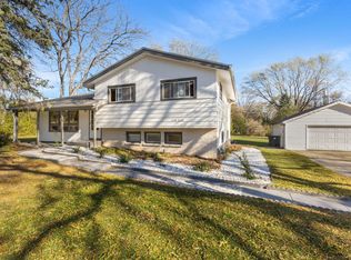 W149N6180 Pocahontas Dr, Menomonee Falls, WI 53051