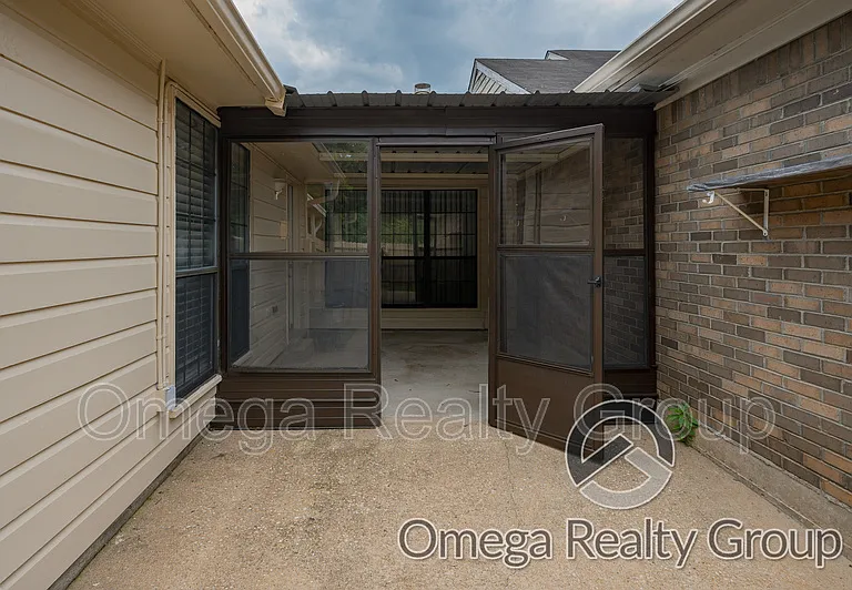 548 Hollow Wood Rd — Photo 7