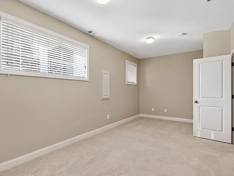 7205 Lowery Oak Dr — Photo 33