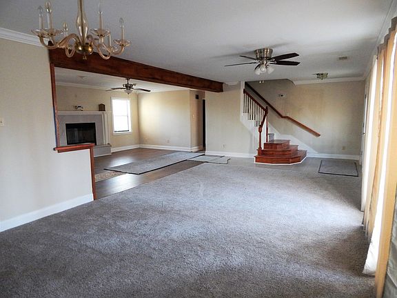 3rd image of 621 County Road 43340