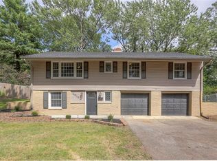 4815 NE Chouteau Dr, Kansas City, MO 64119