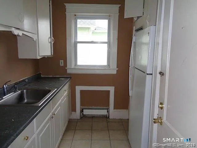 5 bed, 2.0 bath, 3720 sqft, $4,500 — Photo 4