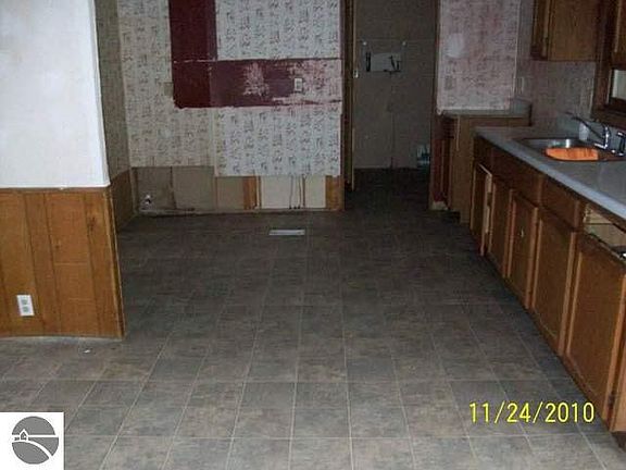 3rd image of 5682 Jeanette Dr