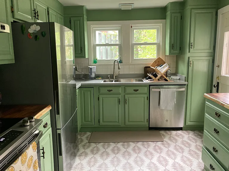 735 Lincoln Pl — Photo 1