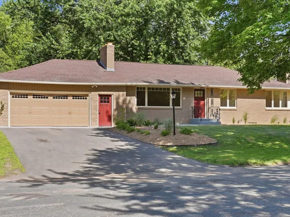2618 Southlawn Dr N, Maplewood, MN 55109