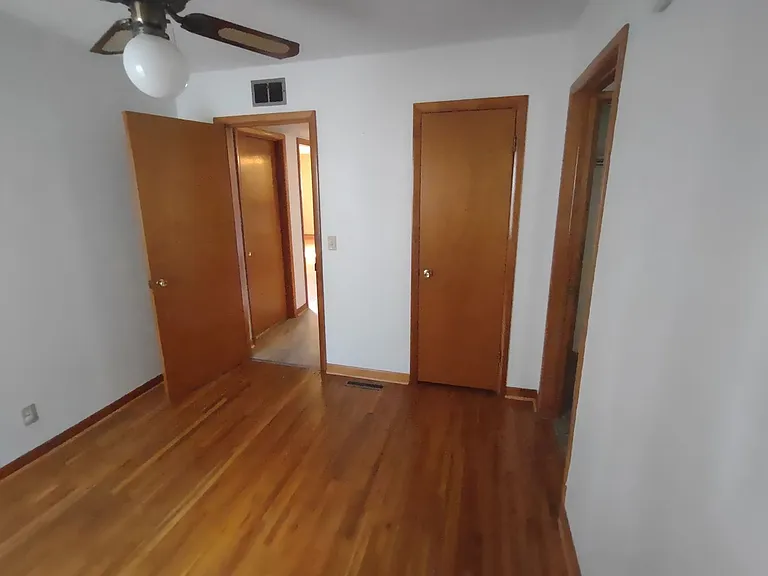 1609 N Eisenhower Dr — Photo 10