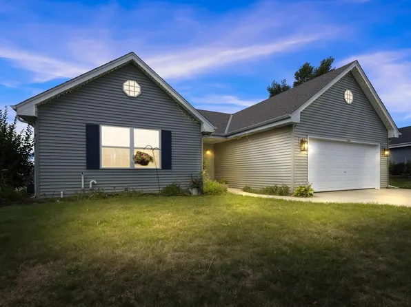 1643 Cardinal DRIVE, Hartford, WI 53027