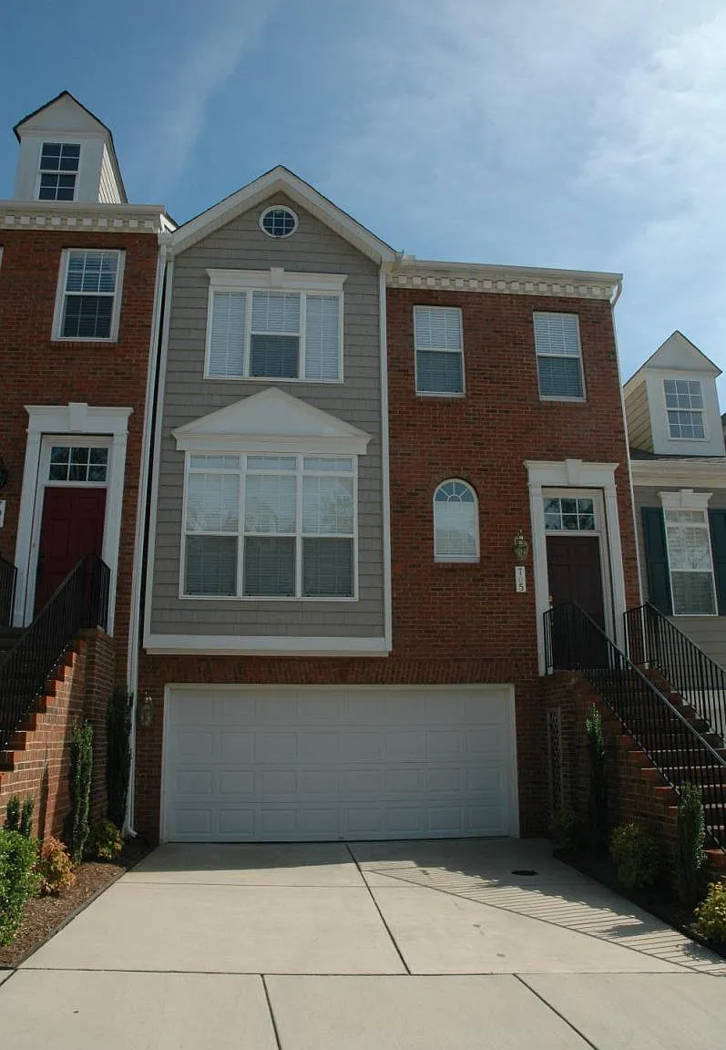 4 bed, 3.5 bath, 2900 sqft, $2,800 — Photo 1