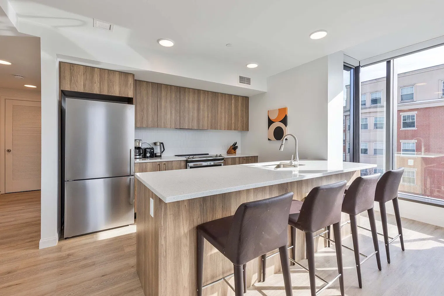 2 bed, 2.0 bath, 968 sqft, $6,967 — Photo 3