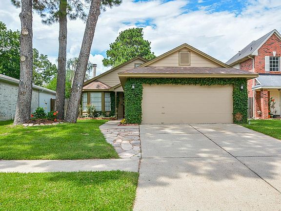 3rd image of 10418 Bushy Creek Dr