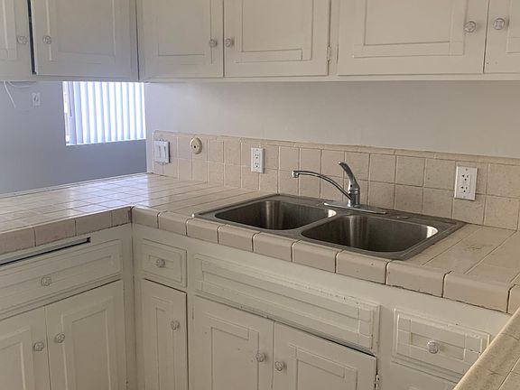 4th image of 6440 Woodley Ave #1