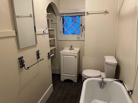 5th image of 489 Pine St APT 3