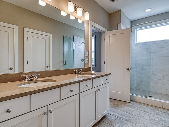 5th image of 140 Fairview Cir