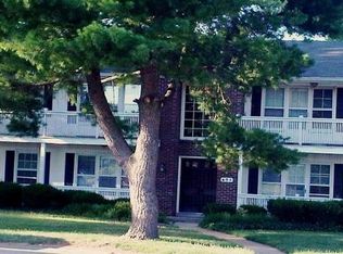 603 Broadmoor Dr APT C, Chesterfield, MO 63017
