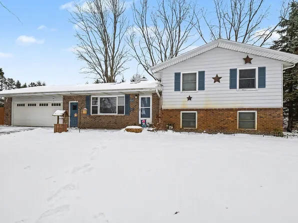 8203 Verlynda Dr, Watervliet, MI 49098