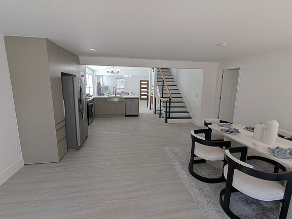 5th image of 14 Hawthorne Ln