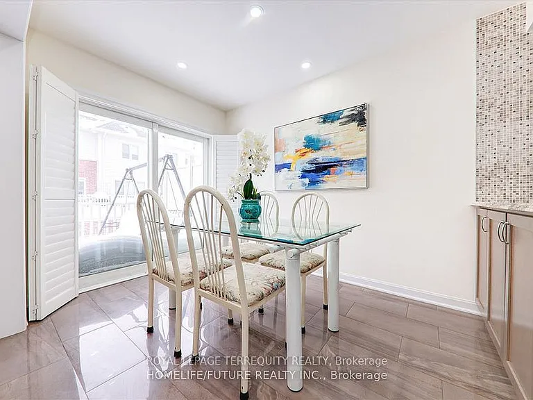 2412 Fall Harvest Cres — Photo 20