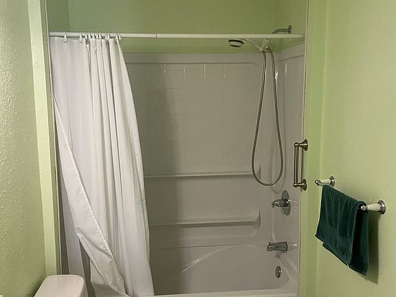 3rd image of 417 Avenue F