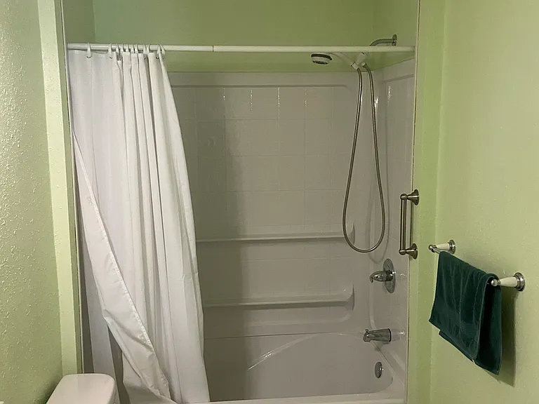 417 Avenue F — Photo 3
