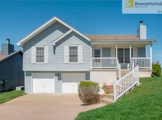1150 Meadowlark Ln, Liberty, MO 64068