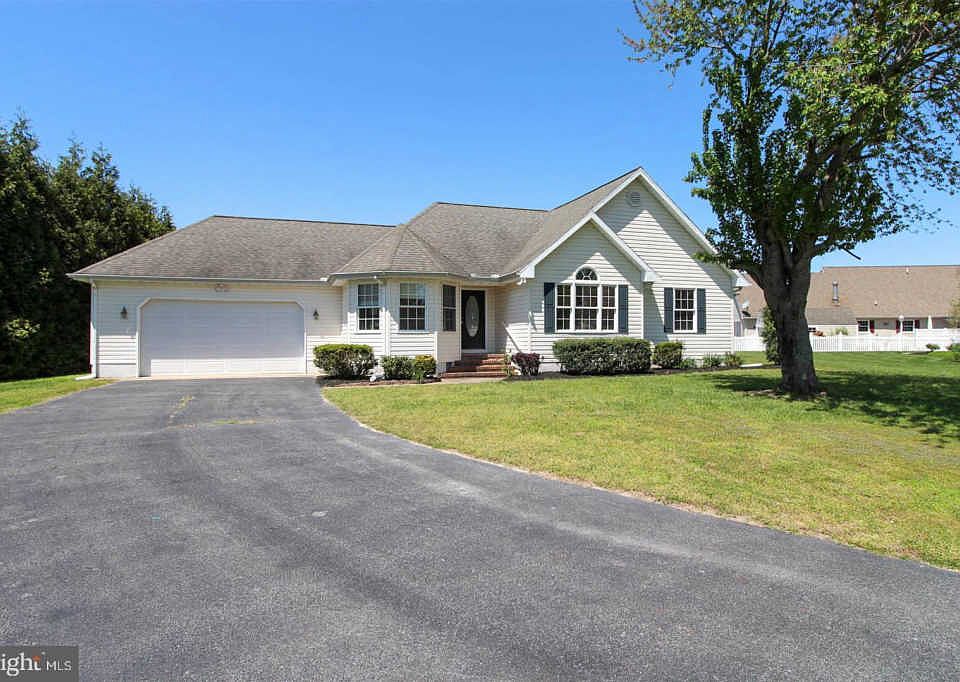 1st image of 315 Country Pl