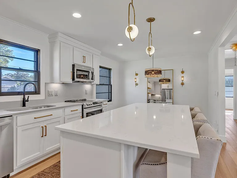313 James Ave — Photo 22