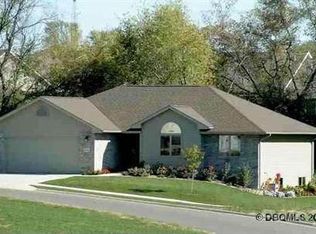 3514 Eclipse Cir, Dubuque, IA 52003