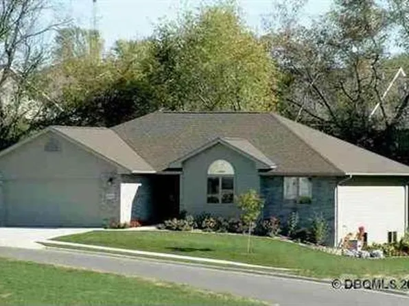 3514 Eclipse Cir, Dubuque, IA 52003