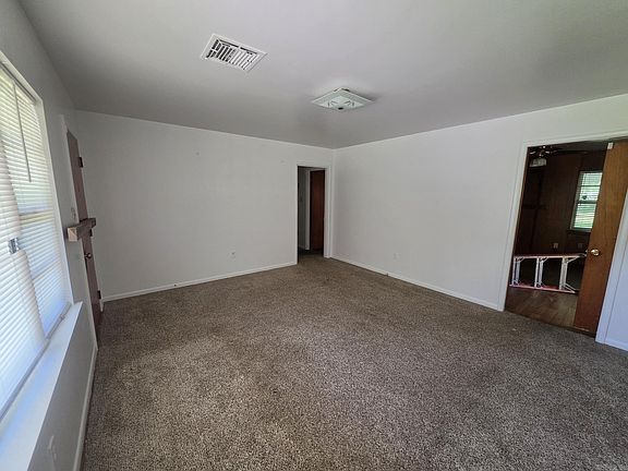 2nd image of 207 Kay St