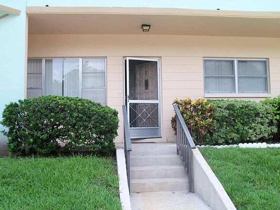 FRONT ENTRACE PATIO